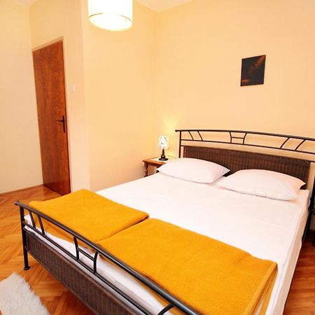 Apartments with a parking space Novi Vinodolski - 2423 Zewnętrze zdjęcie