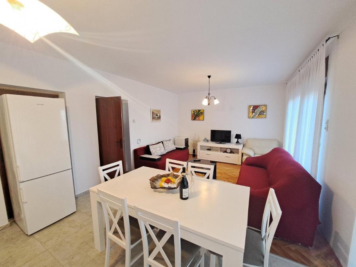 Apartments with a parking space Novi Vinodolski - 2423 Zewnętrze zdjęcie