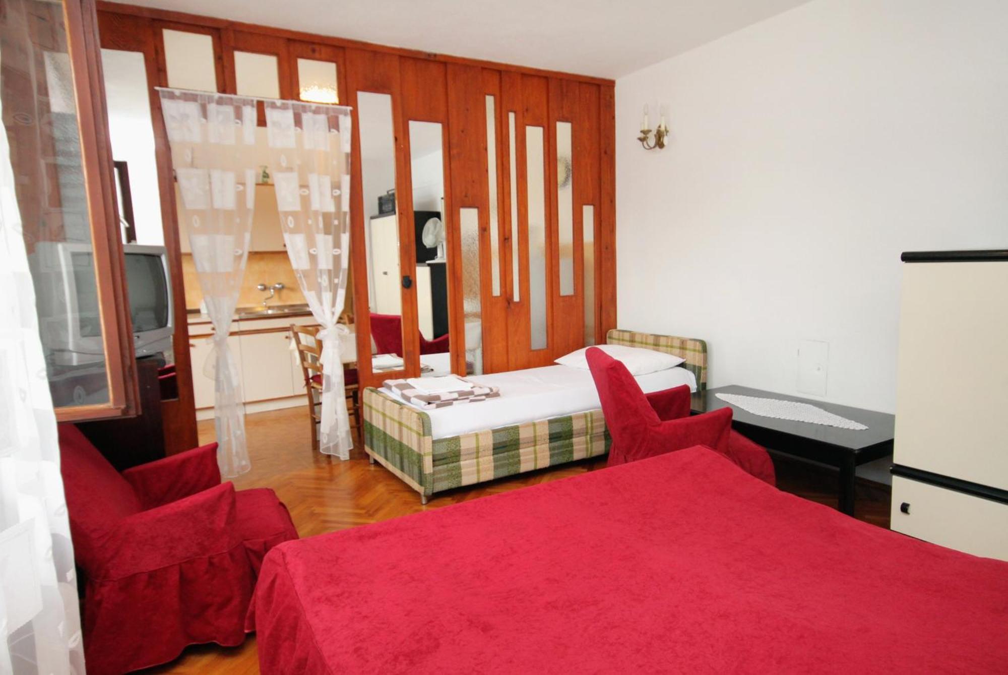 Apartments with a parking space Novi Vinodolski - 2423 Pokój zdjęcie
